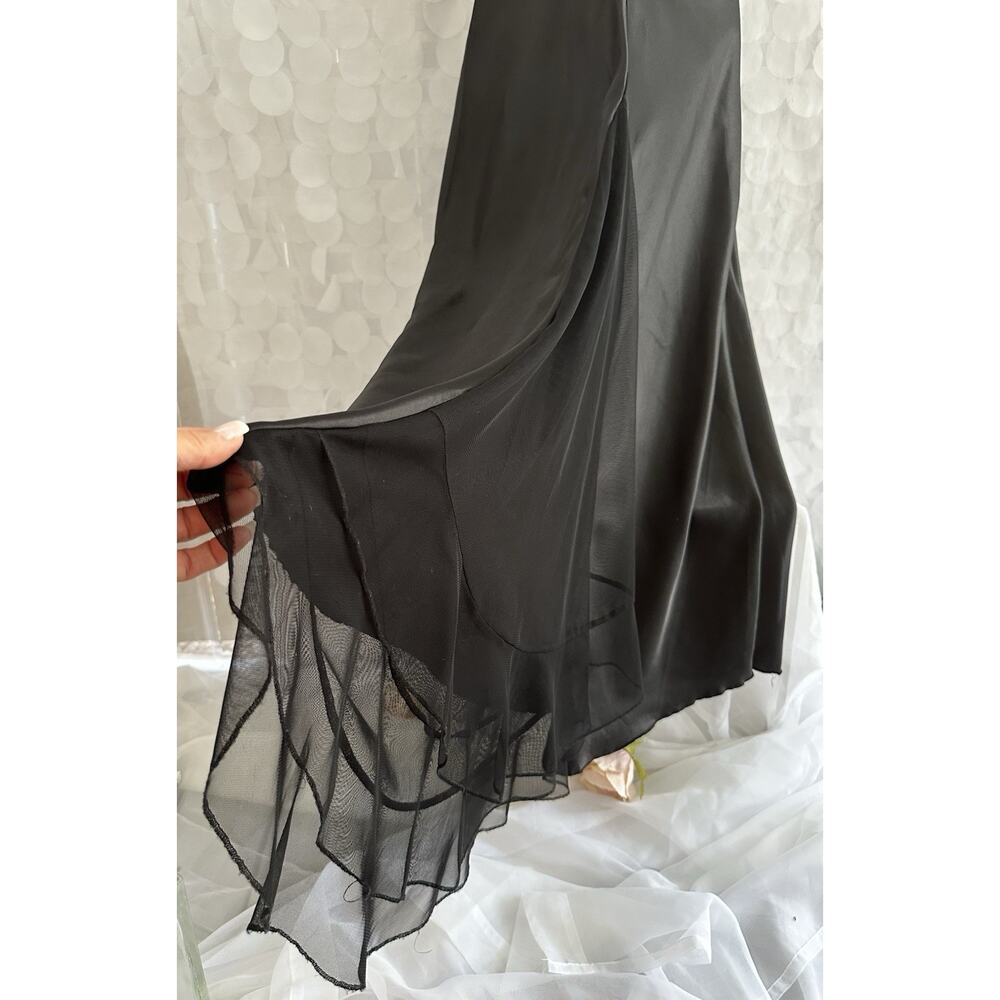 Elegant Black Lace Trim Nightgown - Picture 9 of 10